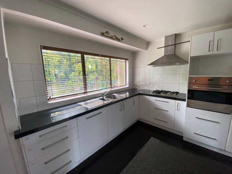 21 Woodhouse Place, West Harbour, Auckland - Carousel 2