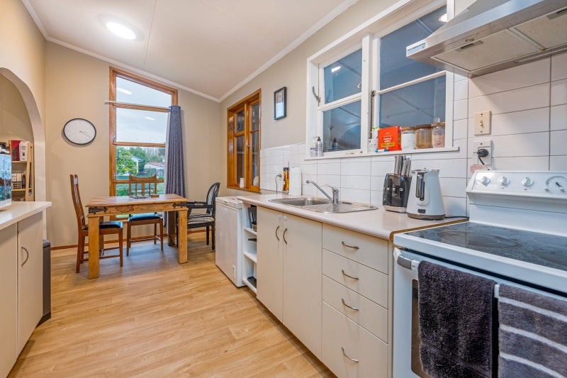 14 Mokau Place, Terrace End, Palmerston North - Carousel 2