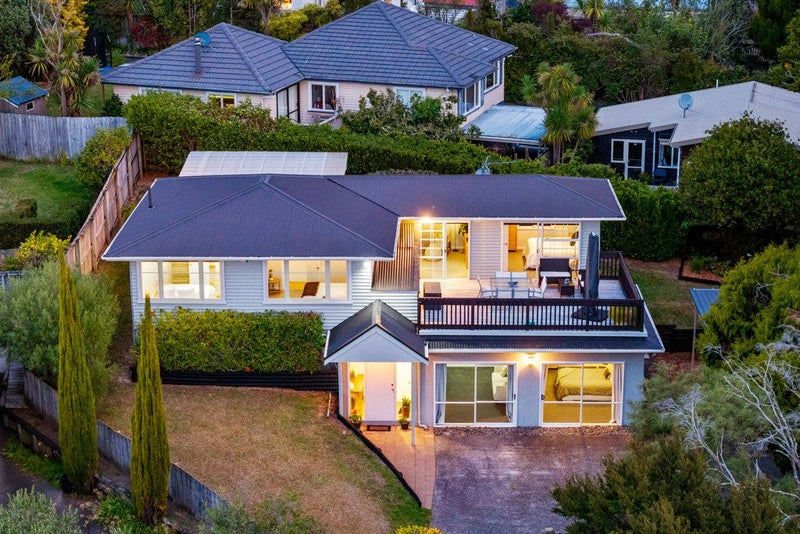 8 Konini Road, Titirangi, Auckland - Carousel 1