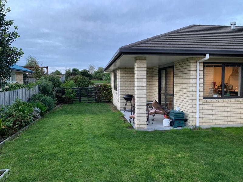 4 Fairfax Crescent, Pyes Pa, Tauranga - Carousel 1