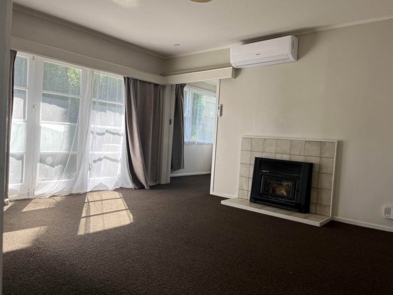 99 Selwyn Crescent, Forrest Hill, Auckland - Carousel 2