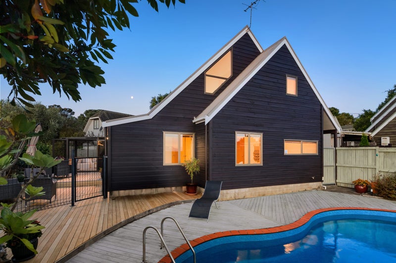 1/18A Sunnynook Road, Sunnynook, Auckland - Carousel 1