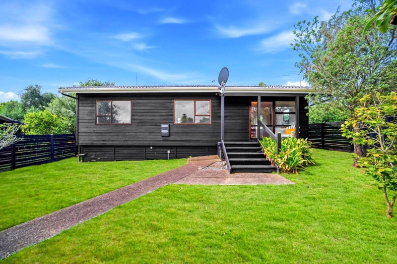 4/7 Vera Road, Te Atatu South, Auckland - Carousel 1