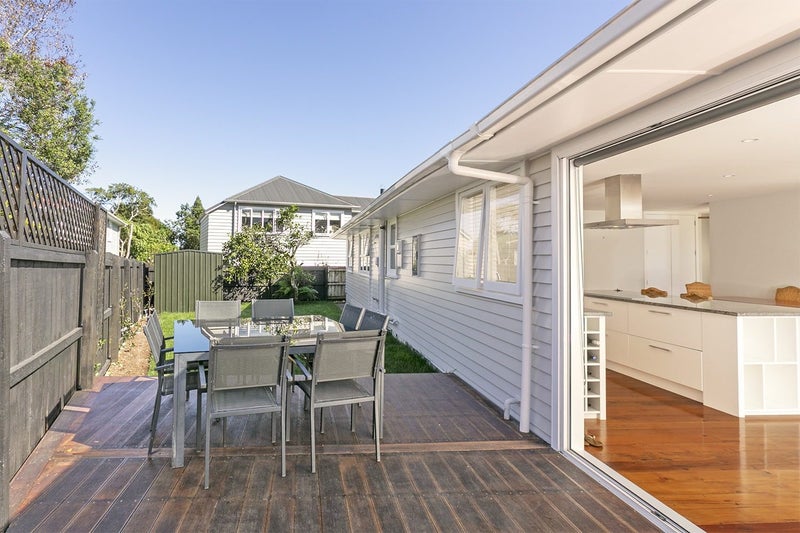 102 Owairaka Avenue, Mount Albert, Auckland - Carousel 1