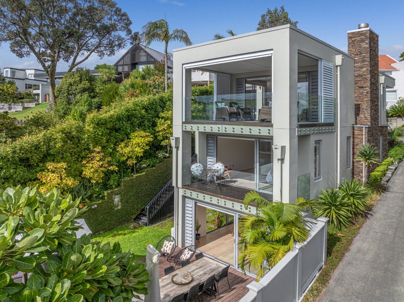 33 Tautari Street, Orakei, Auckland - Carousel 1