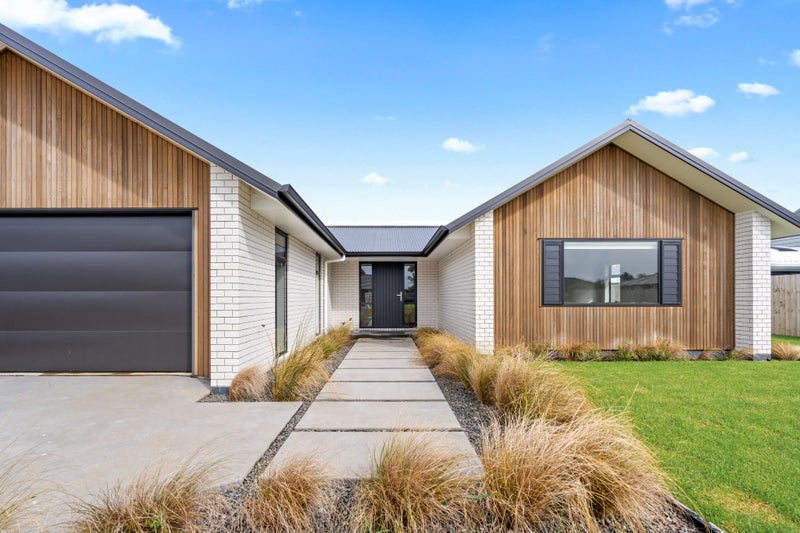 27 St Michael Crescent, One Tree Point - Carousel 1