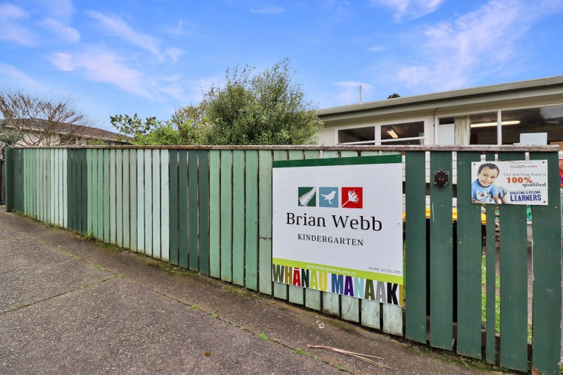 32 Victory Crescent, Tawa, Wellington - Carousel 14