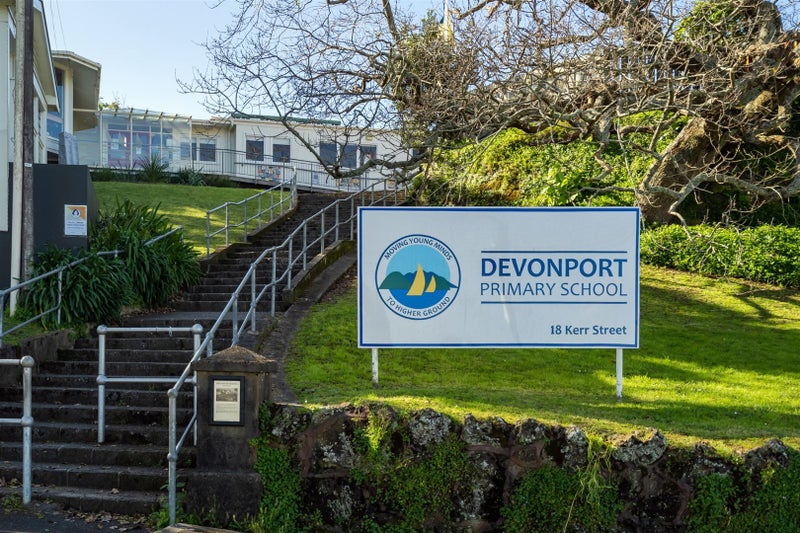 11 Sinclair Street, Devonport, Auckland - Carousel 17