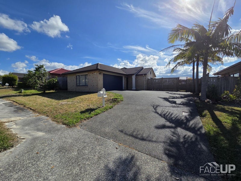 11 Richfield Crescent, Westgate, Auckland - Carousel 2