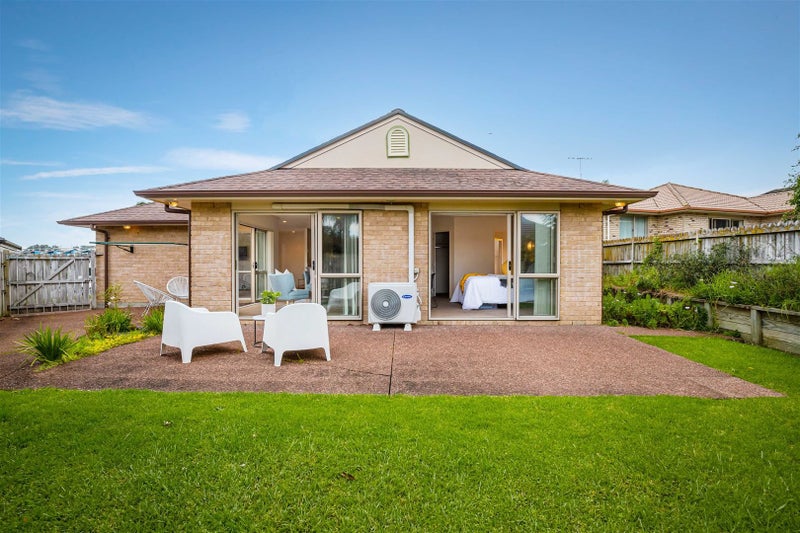 15 Pyrite Street, Westgate, Auckland - Carousel 2