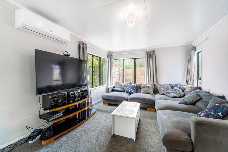 25 Buisson Glade, West Harbour, Auckland - Carousel 2