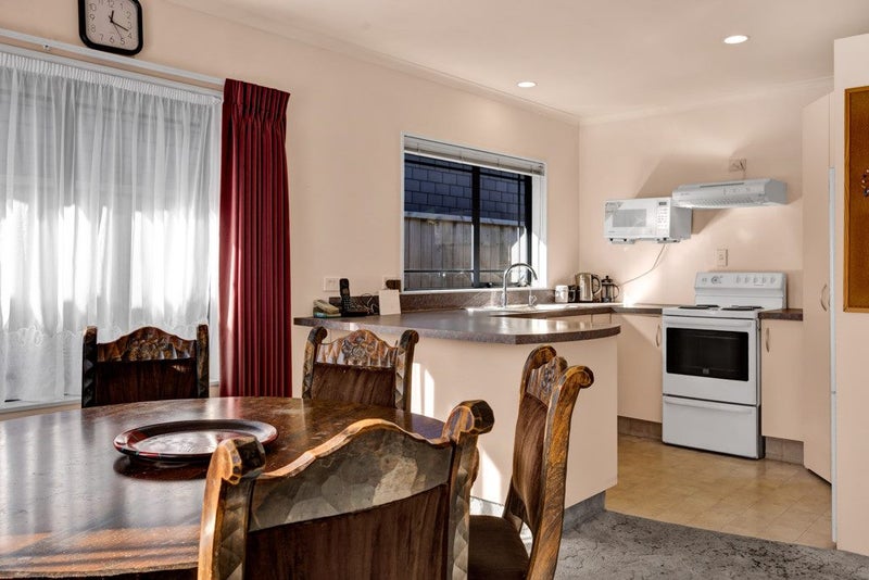 2/144 Lemon Street, Strandon, New Plymouth - Carousel 2