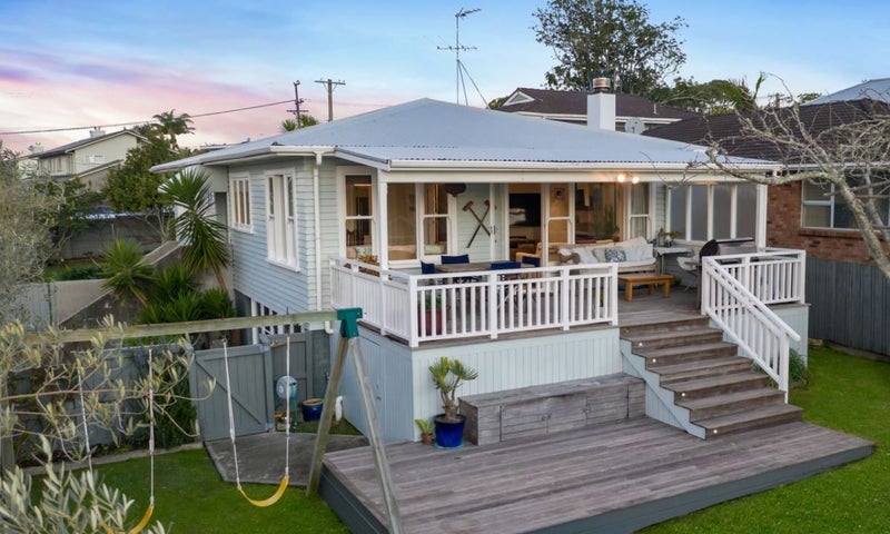 2B Springfield Road, Morningside, Auckland - Carousel 1