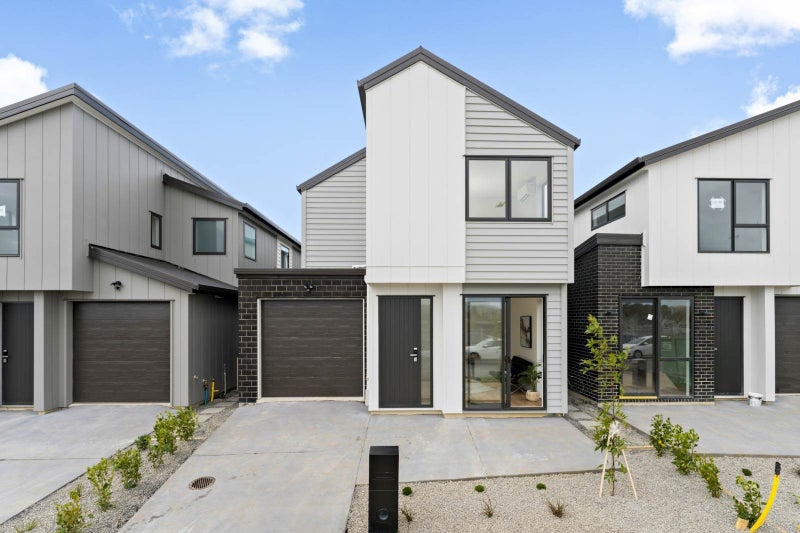 21 Bronzewater Drive, Silverdale, Silverdale - Carousel 1