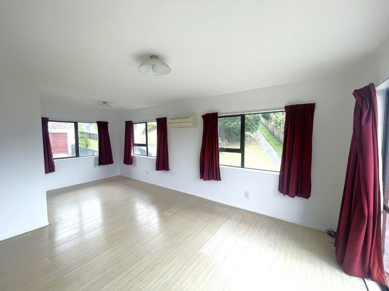 2/6 Flavia Place, Lynfield, Auckland - Carousel 2