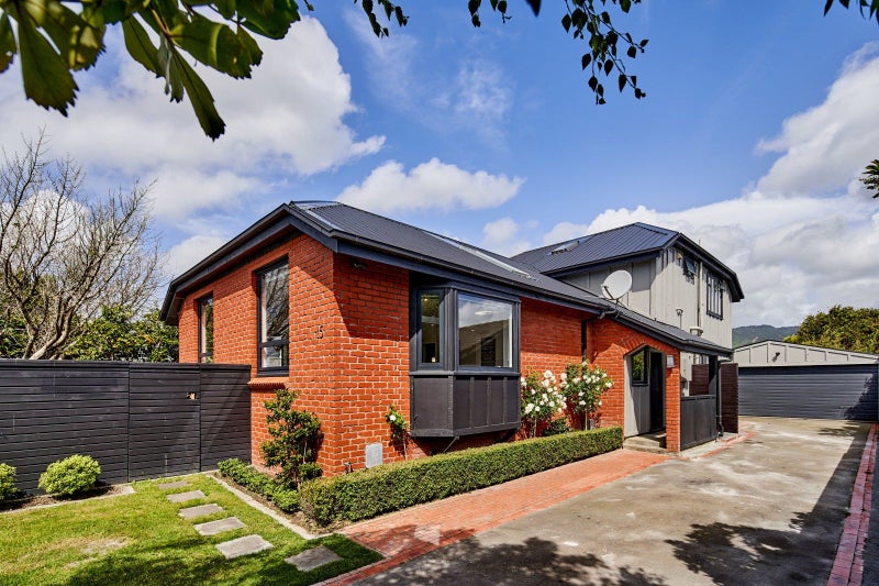 15 De Menech Grove, Avalon, Lower Hutt - Carousel 1