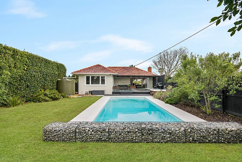 6 Helga Crescent, Te Atatu Peninsula, Auckland - Carousel 1