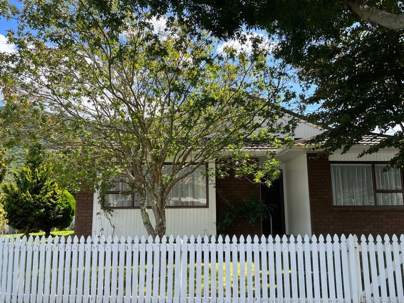 12 Turon Crescent, Totara Park, Upper Hutt - Carousel 1
