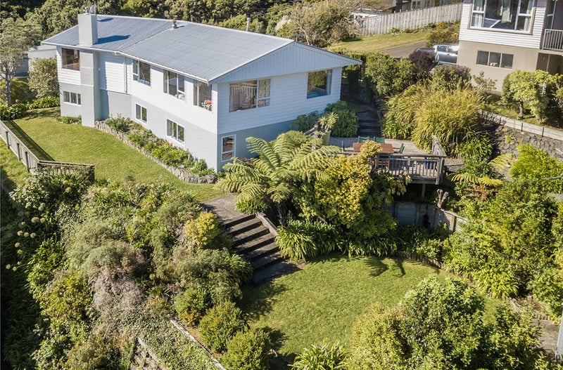 64 Collins Avenue, Tawa, Wellington - Carousel 1