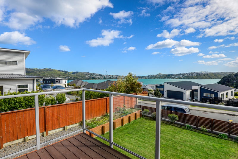 2 Naureen Palmer Grove, Aotea, Porirua - Carousel 1