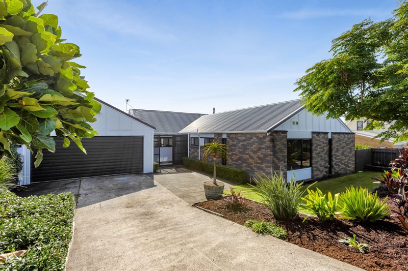 15 Poplar Grove, Whalers Gate, New Plymouth - Carousel 1