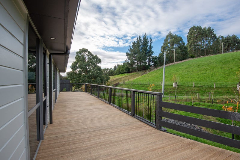 5 Trudi Place, Green Island, Dunedin - Carousel 2