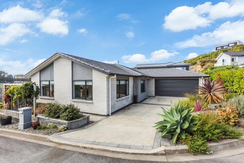 24 Margaret Shields Avenue, Aotea, Porirua - Carousel 2