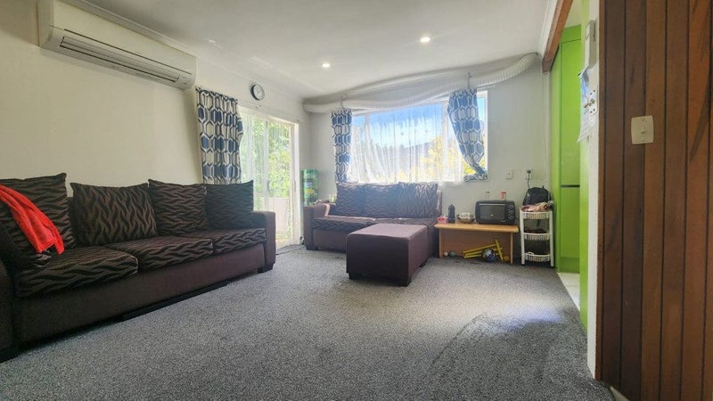 2/24 Commodore Drive, Lynfield, Auckland - Carousel 2