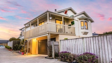 35 Doncaster Terrace, Ascot Park, Porirua - Carousel 1