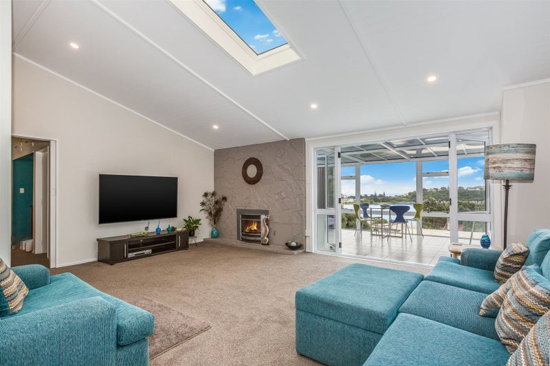 5 Trevor Terrace, Paremata, Porirua - Carousel 2