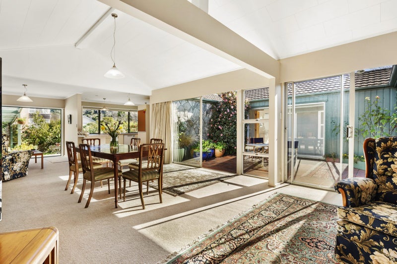 23 Parkvale Road, Karori, Wellington - Carousel 1