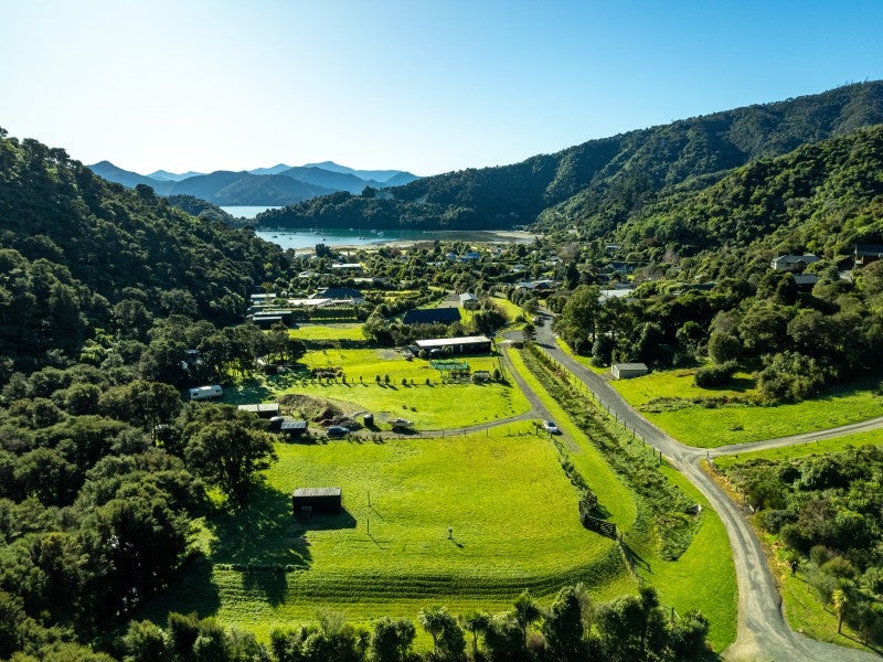 26 Manuka Drive, Ngakuta Bay - Carousel 1