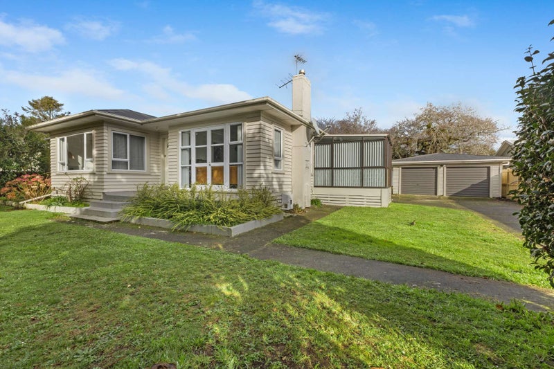 439 Broadway, Stratford - Carousel 1