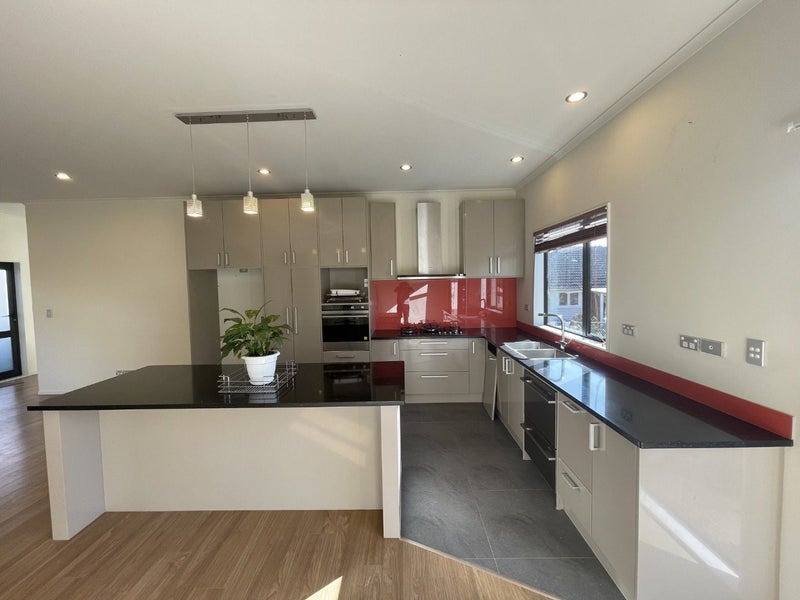 264A Whitney Street, Blockhouse Bay, Auckland - Carousel 2