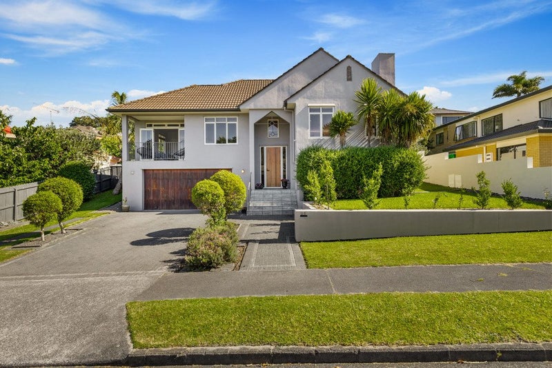 30 Hogarth Rise, West Harbour, Auckland - Carousel 1
