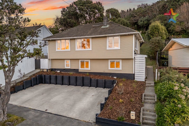 21 Franklyn Road, Tawa, Wellington - Carousel 1