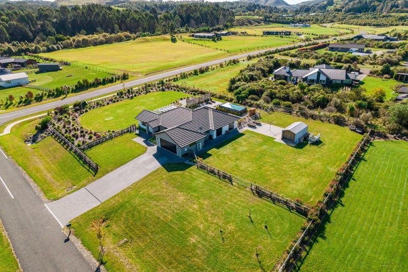 1 Ribbonwood Lane, Kinloch, Taupo - Carousel 1
