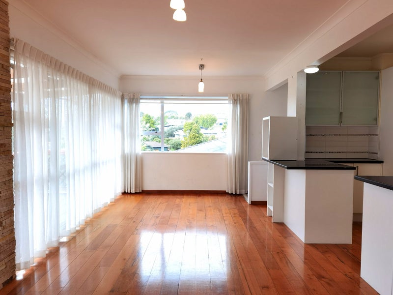 691 Beach Road, Rothesay Bay, Auckland - Carousel 2