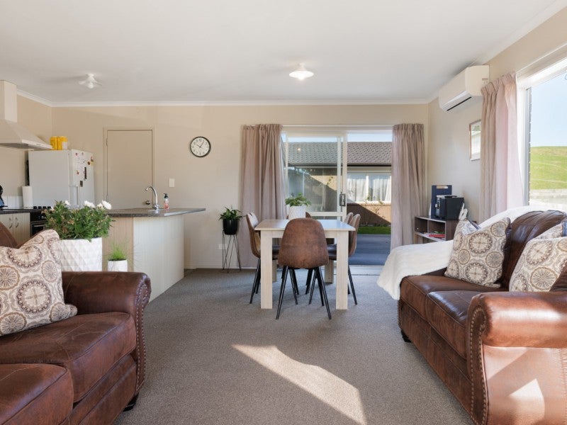 212 Ballintoy Park Drive, Welcome Bay, Tauranga - Carousel 2