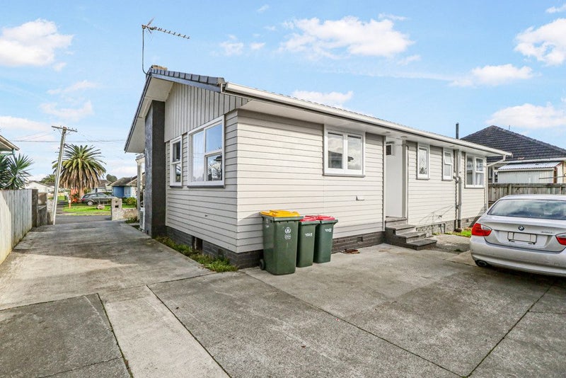 39 Tyrone Street, Otara, Auckland - Carousel 13