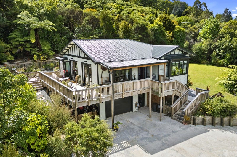 25 Kahikatea Lane, Brown Owl, Upper Hutt - Carousel 1