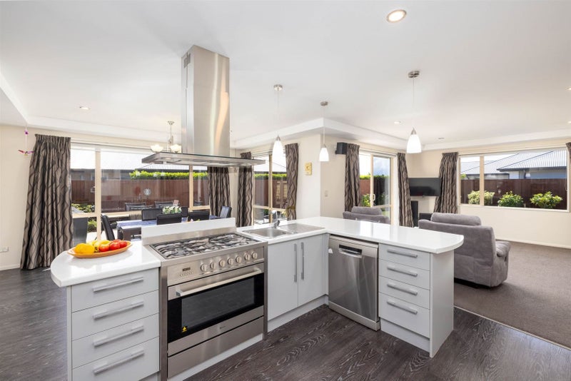 4 Mariposa Crescent, Aidanfield, Christchurch - Carousel 2