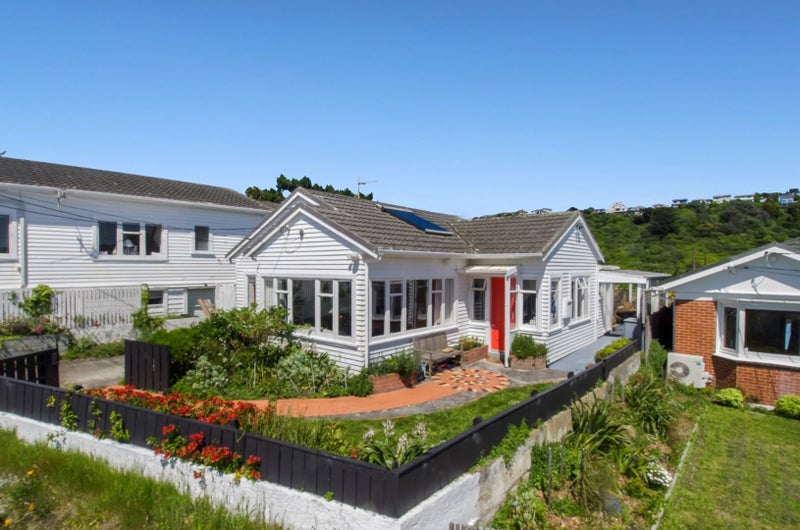 14 View Road, Houghton Bay, Wellington - Carousel 1