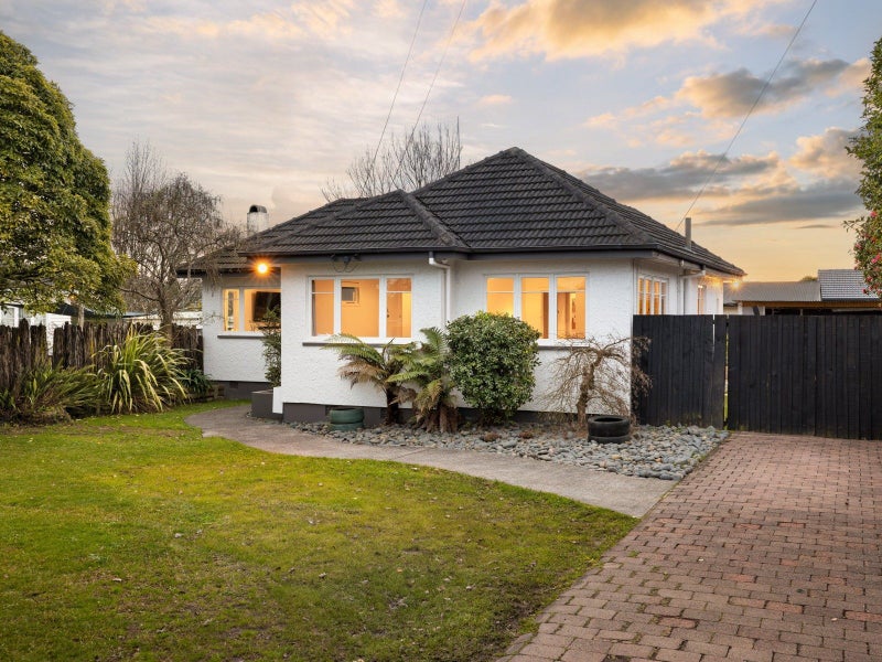 26 Forest Lake Road, Forest Lake, Hamilton - Carousel 1