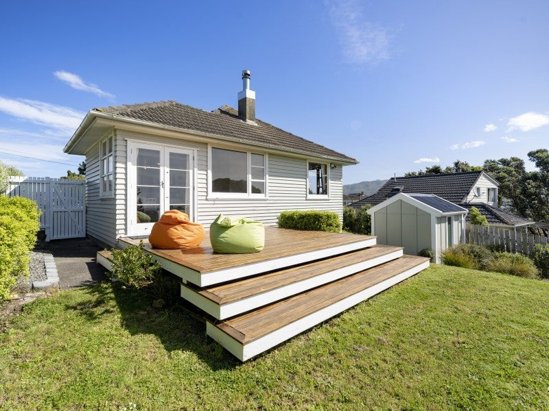 19 Spur Grove, Titahi Bay, Porirua - Carousel 2