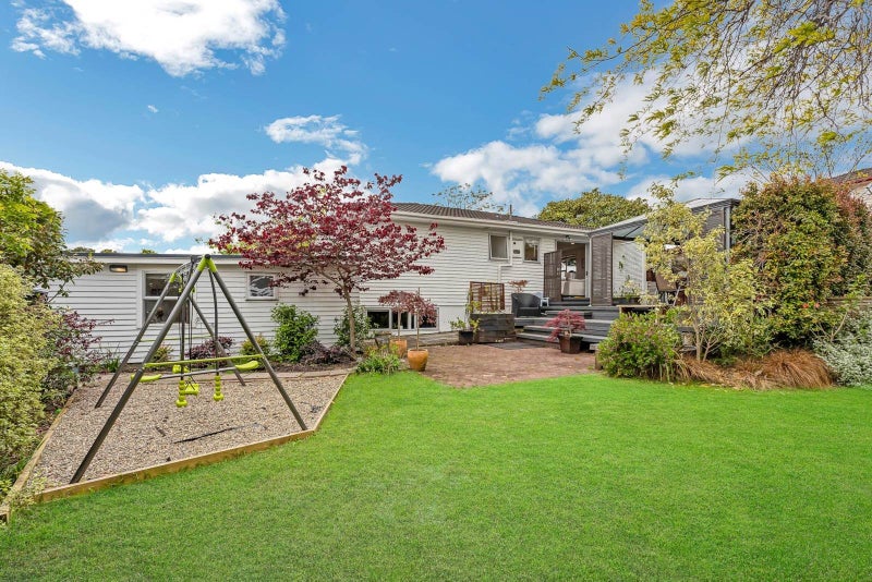 3 Malvina Place, Bucklands Beach, Auckland - Carousel 2