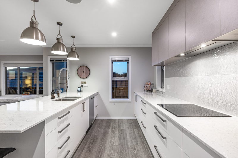 10 Margaret Shields Avenue, Aotea, Porirua - Carousel 2