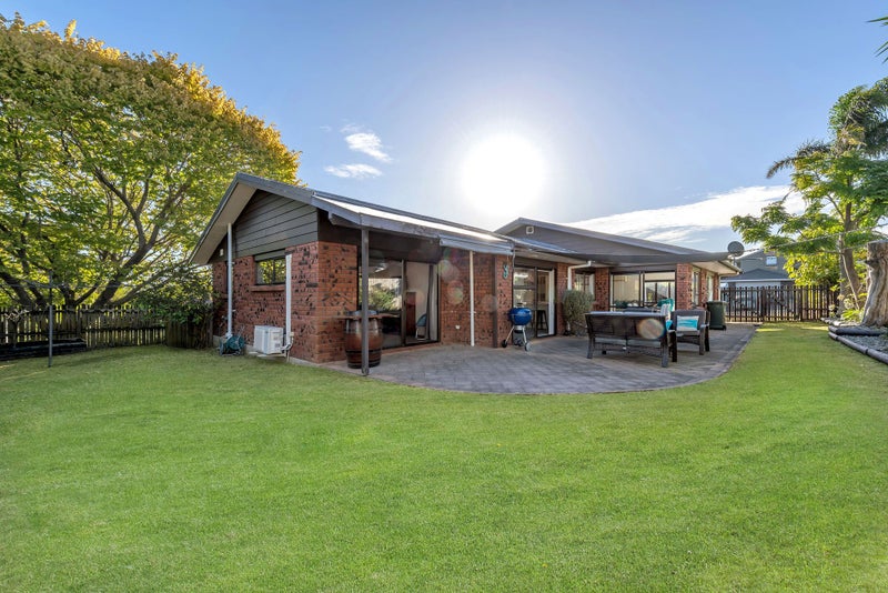 6 Billabong Place, Botany Downs, Auckland - Carousel 1