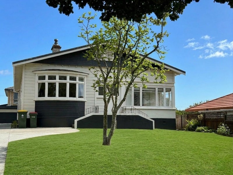 39 Roys Road, Weymouth, Auckland - Carousel 1