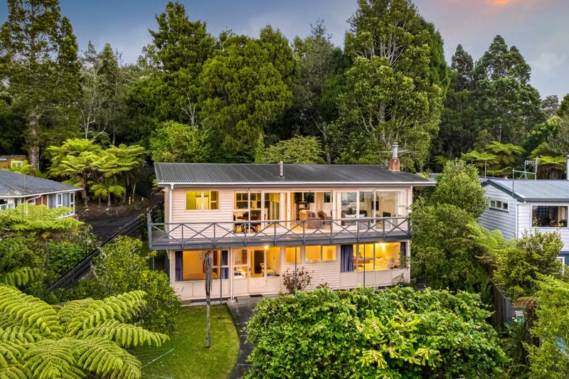 29 Tawini Road, Titirangi, Auckland - Carousel 1